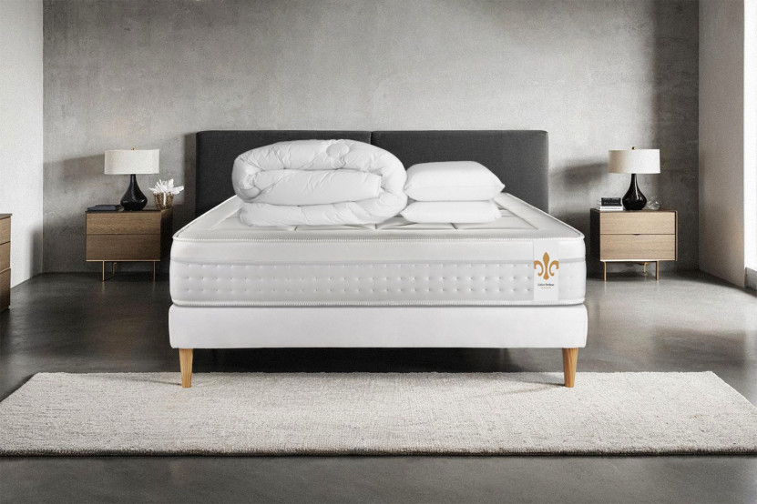 Pack lit complet 200x200 cm - Matelas + Sommier Blanc (en kit) + 2 oreillers + Couette - Vingt-Huit