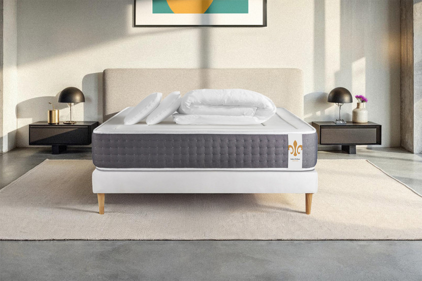 Pack lit complet 140x200 cm - Matelas + Sommier Blanc (en kit) + 2 oreillers + Couette - Vingt-Six